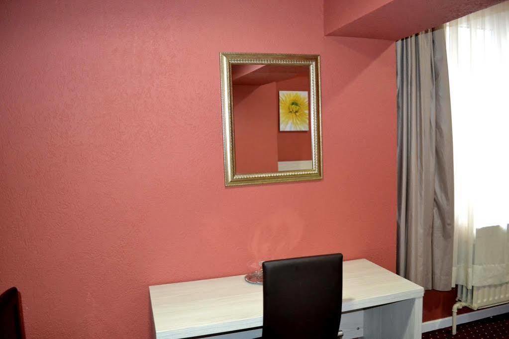 Hotel Auberge Van Strombeek Jette Екстериор снимка