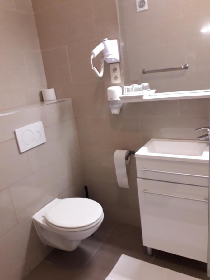 Hotel Auberge Van Strombeek Jette Екстериор снимка